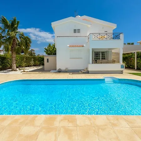 Merab Center וילה איה נאפה