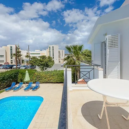 Merab Center * איה נאפה