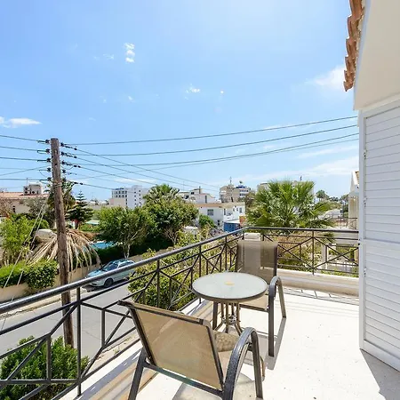 Merab Center Villa Ajía Nápa