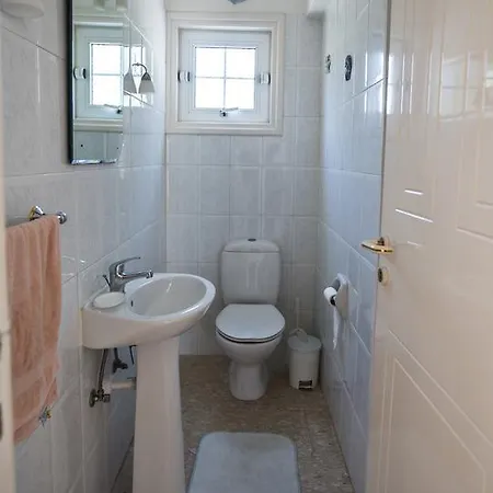 Merab Center * Ajía Nápa