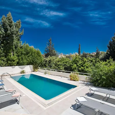 Merab Center Villa Ajía Nápa