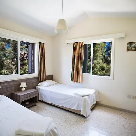 Merab Center Ajía Nápa