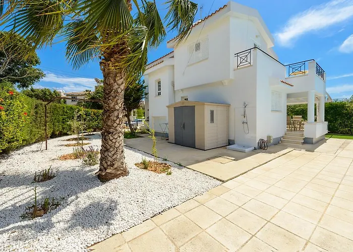 Merab Center Ayía Nápa