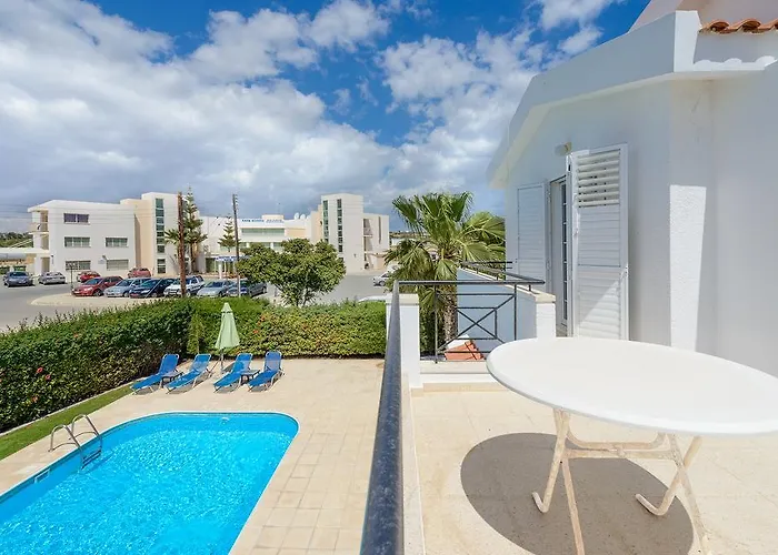 Merab Center * Ayía Nápa