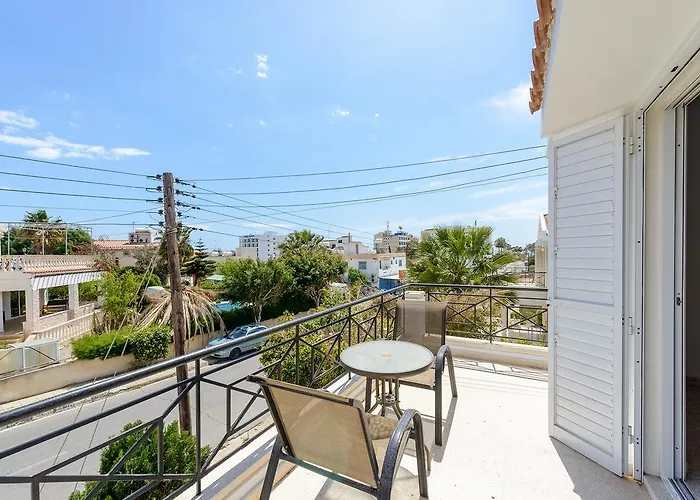 Merab Center Villa Ayía Nápa