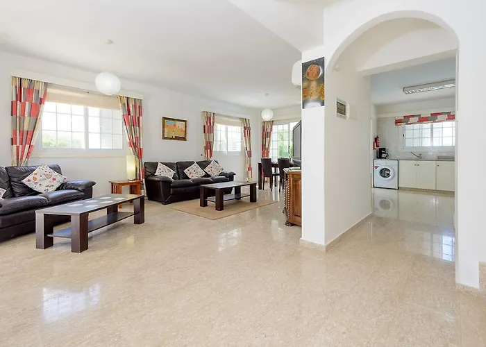 Merab Center Villa Ayía Nápa