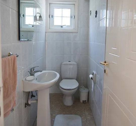 Merab Center * Ayía Nápa